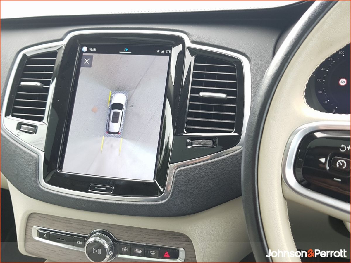 Volvo XC90 T8 455hp AWD PHEV Plus Bright  (Two Year Volvo Selekt Warranty and Two Year Service Plan)
