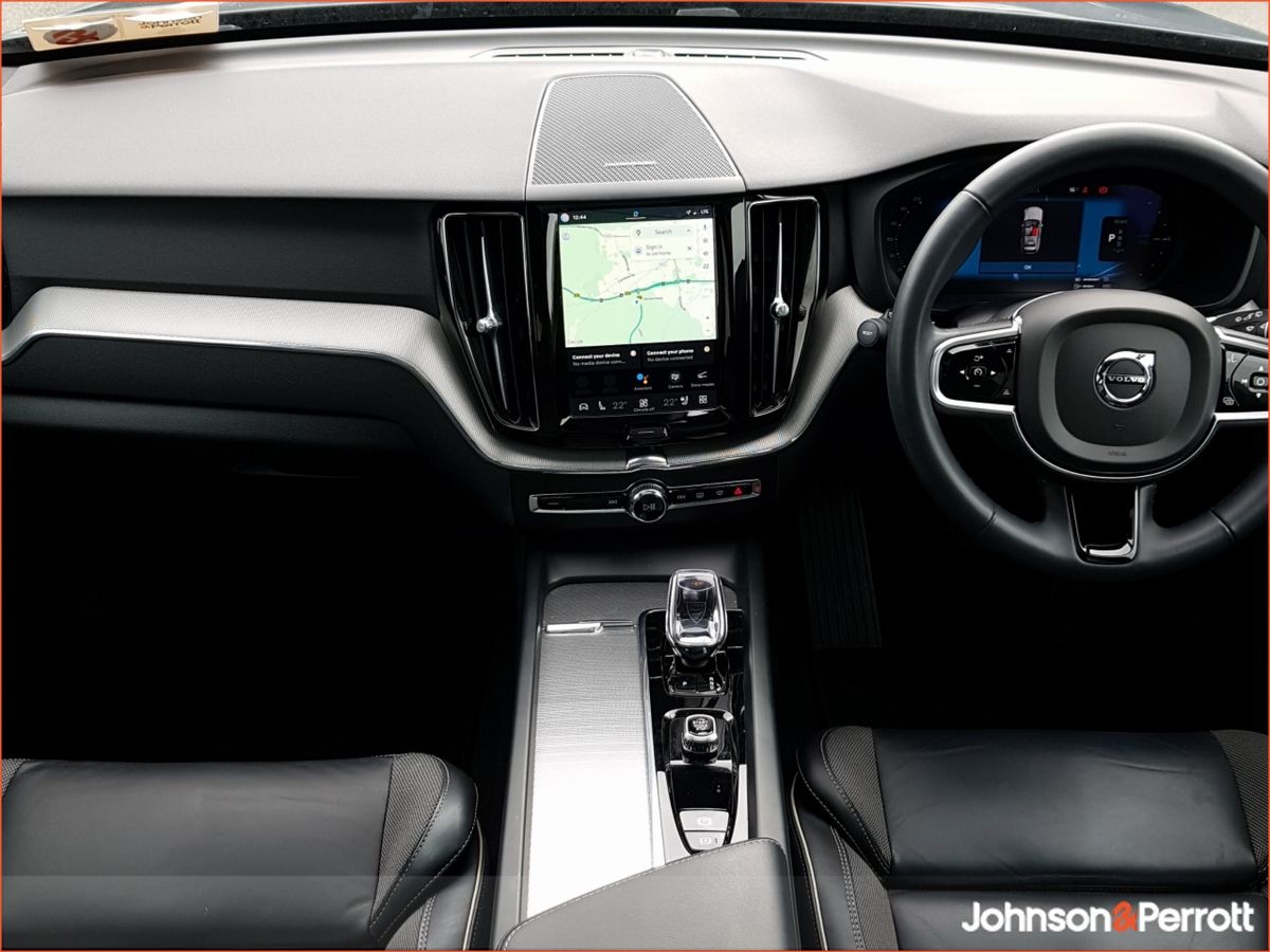 Volvo XC60 T6 350 bhp AWD PHEV Plus Dark (Two Year Volvo Selekt Warranty + Service Plan)