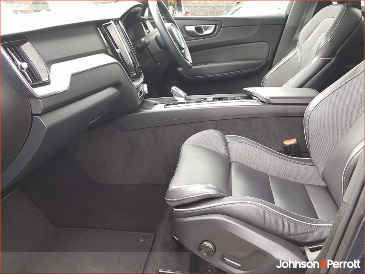 Volvo XC60 T6 350 bhp AWD PHEV Plus Dark (Two Year Volvo Selekt Warranty + Service Plan)