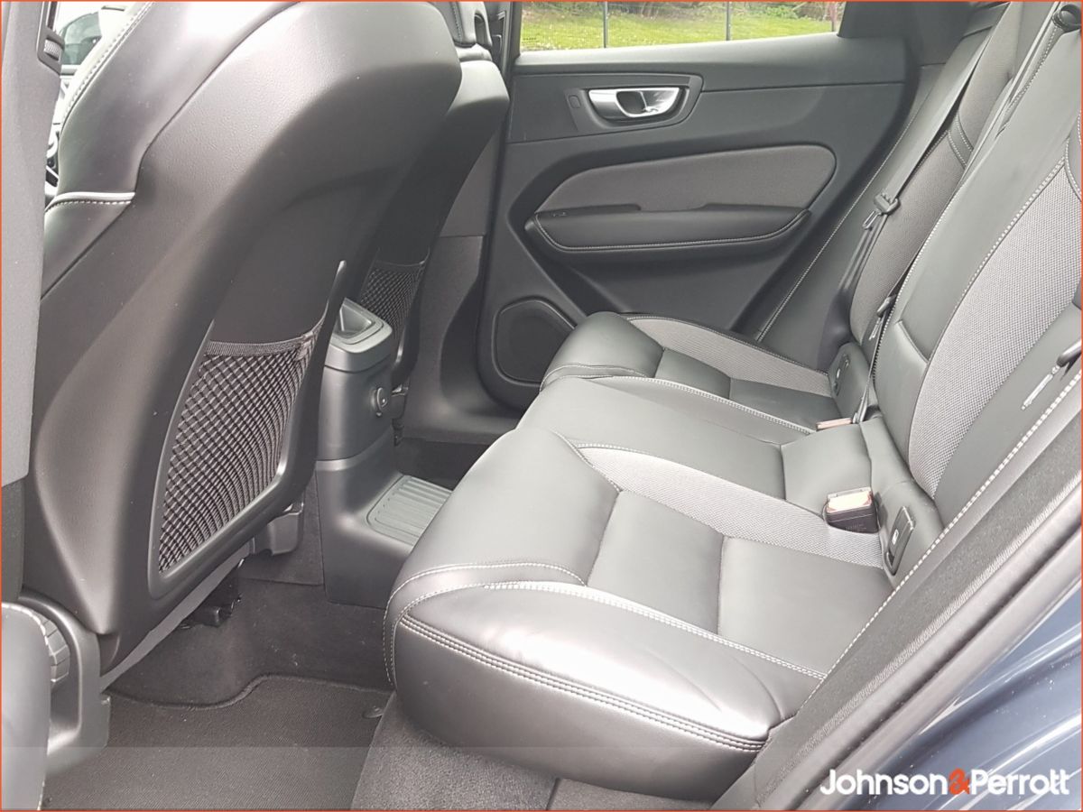 Volvo XC60 T6 350 bhp AWD PHEV Plus Dark (Two Year Volvo Selekt Warranty + Service Plan)