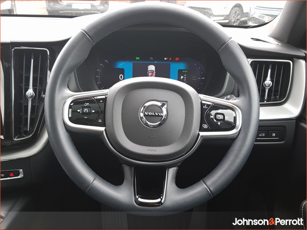 Volvo XC60 T6 350 bhp AWD PHEV Plus Dark (Two Year Volvo Selekt Warranty + Service Plan)