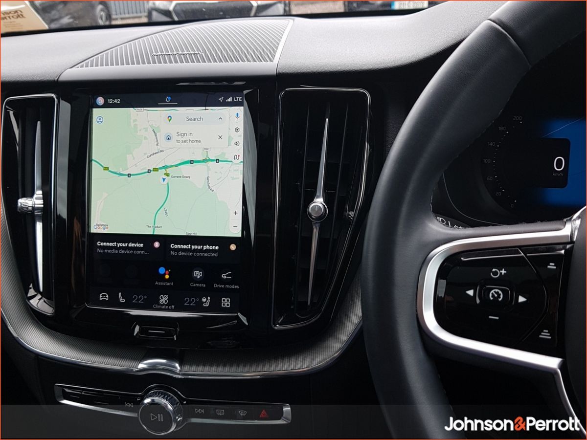 Volvo XC60 T6 350 bhp AWD PHEV Plus Dark (Two Year Volvo Selekt Warranty + Service Plan)
