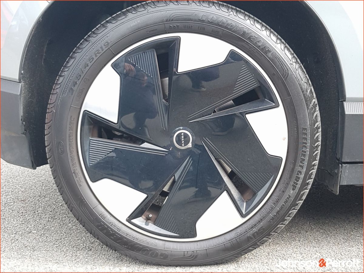 Volvo EX30 Single Motor Ext Range 272hp Plus - Three Year Volvo Selekt Warranty