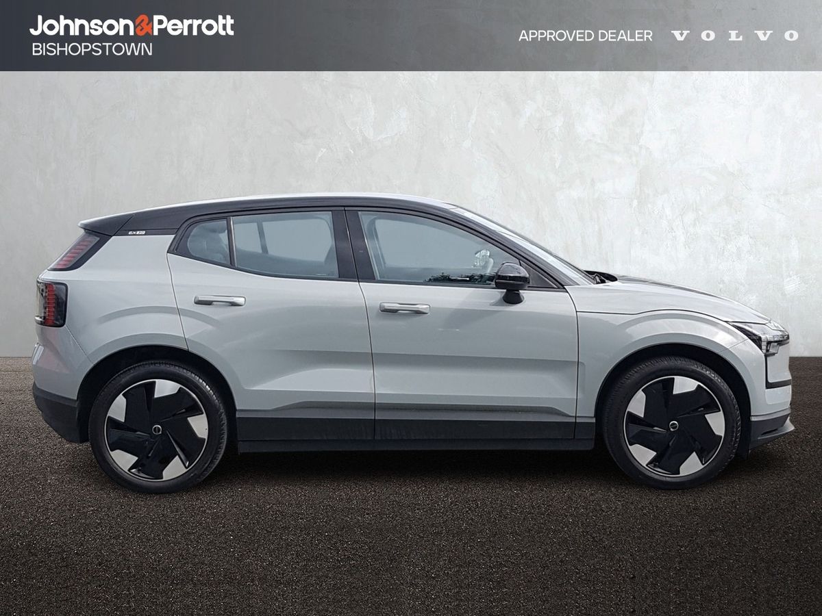 Volvo EX30 69 kWh Single Motor Ext Range 272hp Plus - Rear Camera / Heated Seats / Heated Steering Wheel