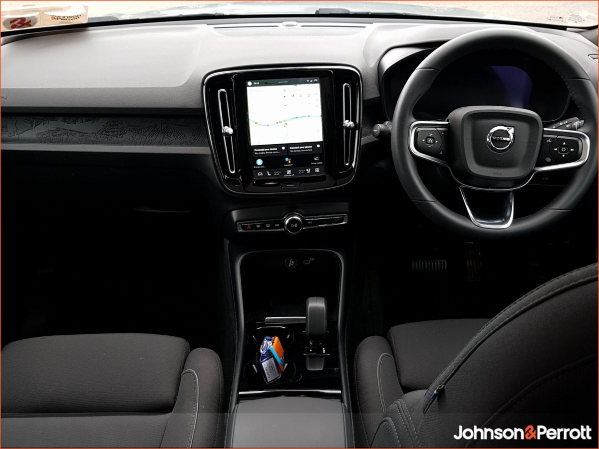 Volvo C40 82kWh Extended Range 252hp RWD Plus (Two Year Volvo Selekt Warranty)