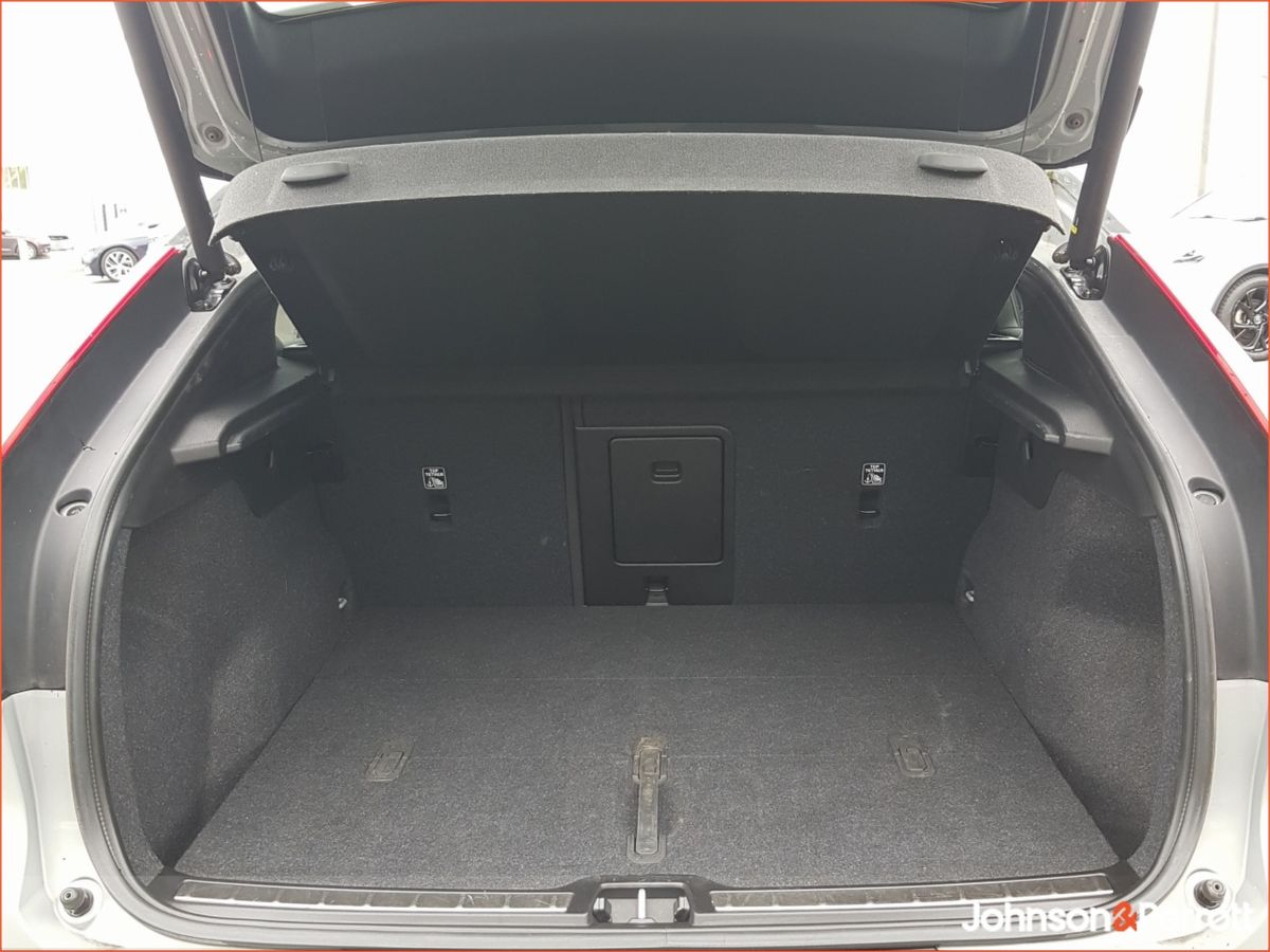 Volvo C40 82kWh Extended Range 252hp RWD Plus (Two Year Volvo Selekt Warranty)