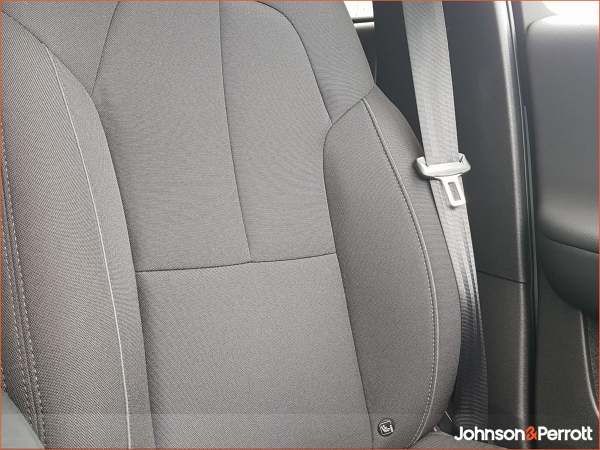 Volvo C40 82kWh Extended Range 252hp RWD Plus (Two Year Volvo Selekt Warranty)