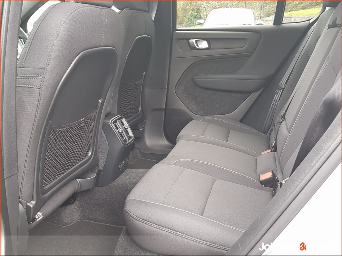 Volvo C40 82kWh Extended Range 252hp RWD Plus - Two Year Volvo Selekt Warranty