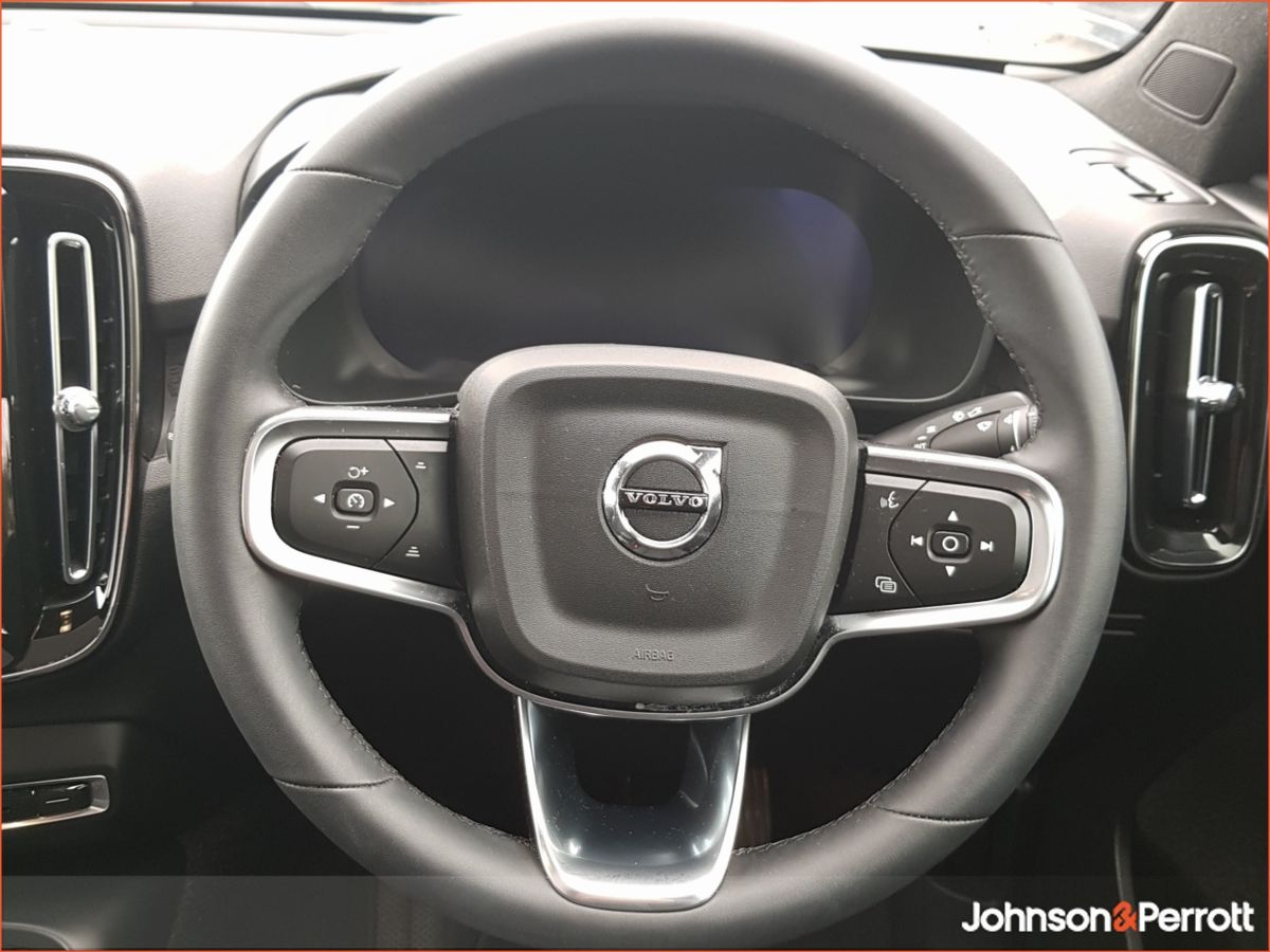 Volvo C40 82kWh Extended Range 252hp RWD Plus - Two Year Volvo Selekt Warranty