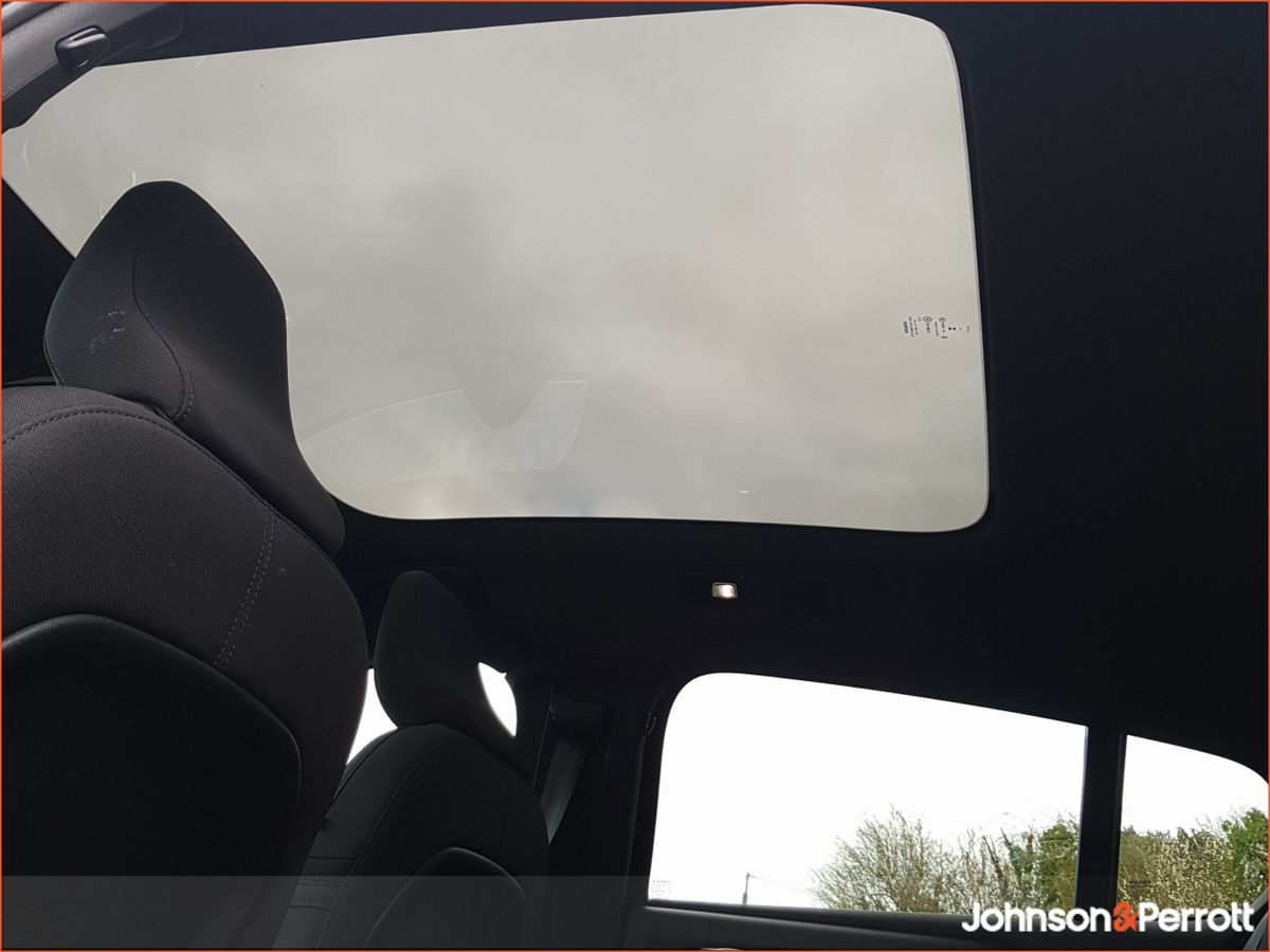 Volvo C40 82kWh Extended Range 252hp RWD Plus - Two Year Volvo Selekt Warranty
