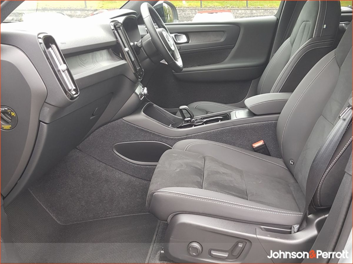 Volvo XC40 69 kWh 238 bhp RWD Plus - Three Year Volvo Selekt Warranty