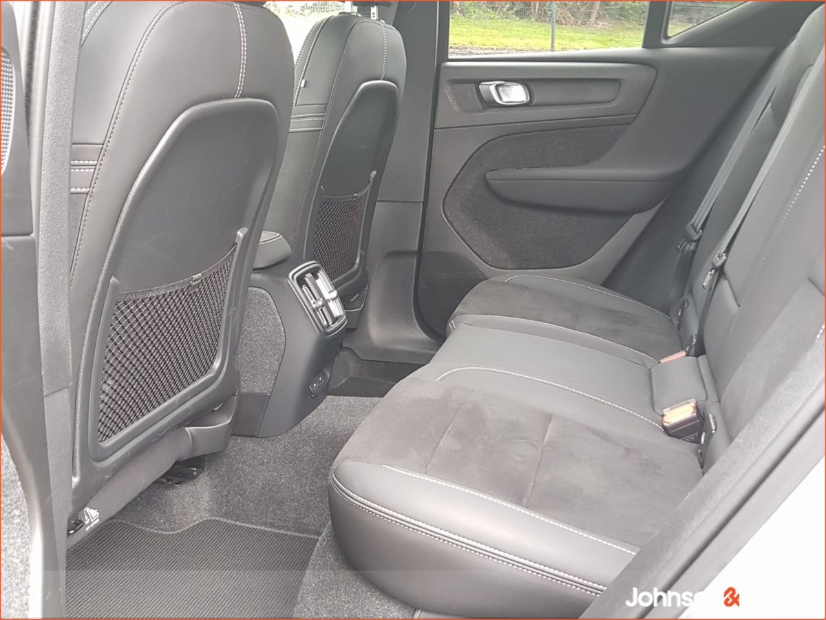 Volvo XC40 69 kWh 238 bhp RWD Plus - Three Year Volvo Selekt Warranty