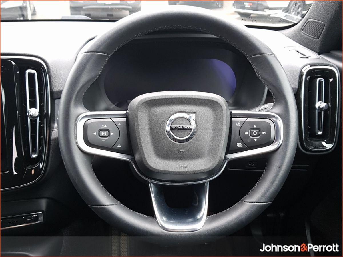 Volvo XC40 69 kWh 238 bhp RWD Plus - Three Year Volvo Selekt Warranty