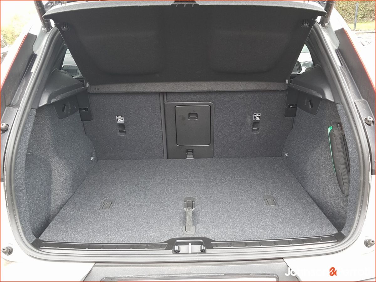 Volvo XC40 69 kWh 238 bhp RWD Plus - Three Year Volvo Selekt Warranty