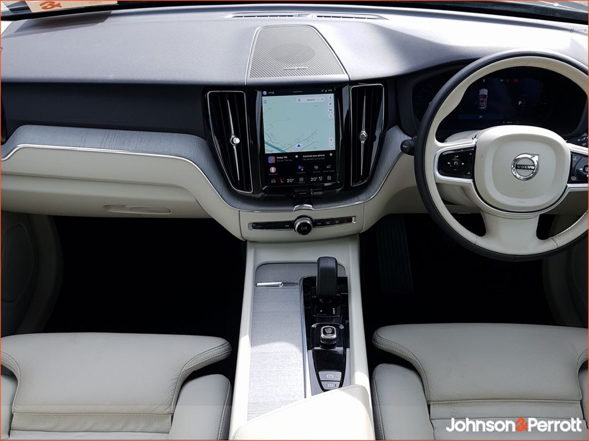 Volvo XC60 T6 350bhp AWD PHEV Plus Dark - Four Year Volvo Selekt Warranty