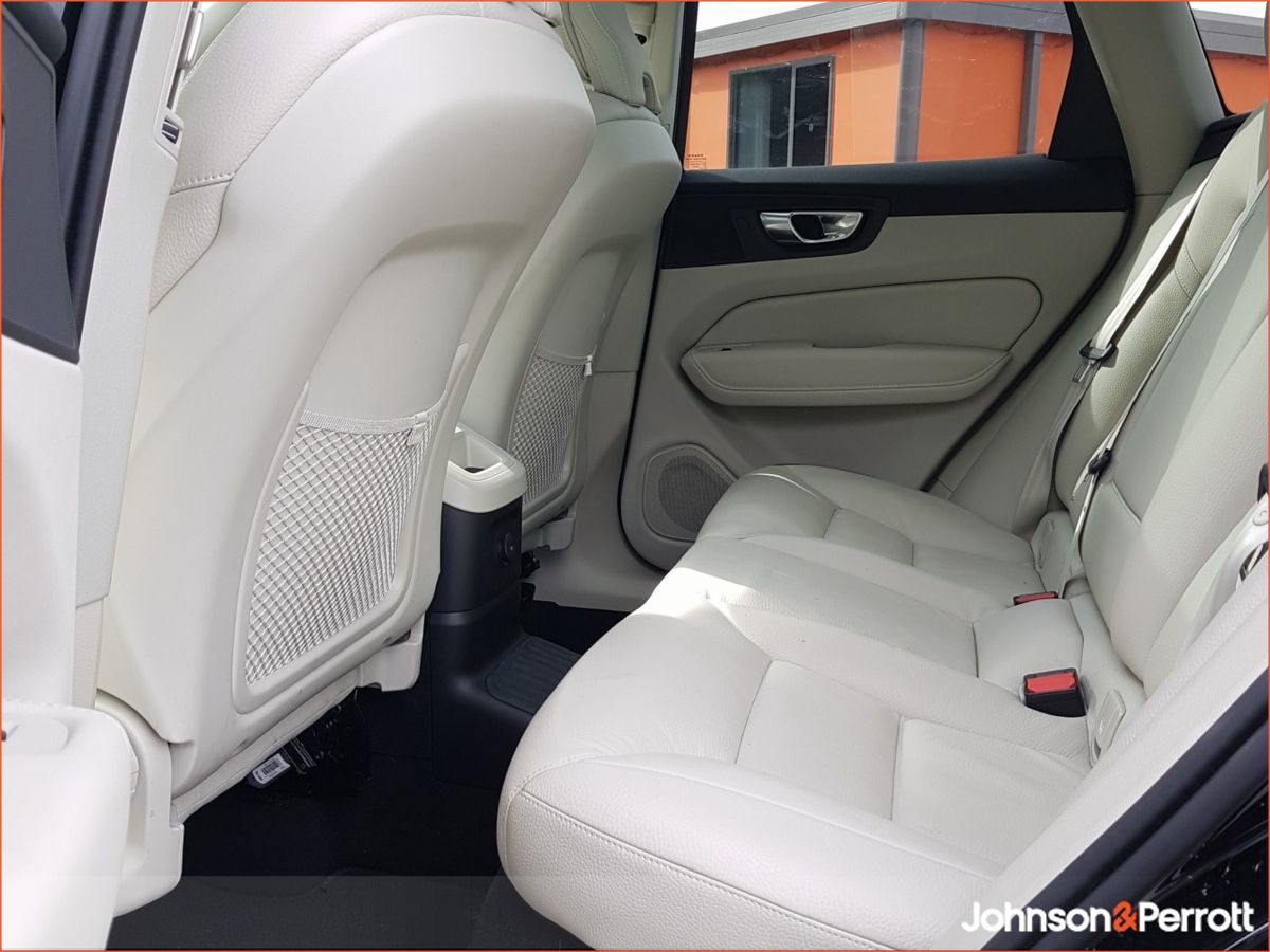 Volvo XC60 T6 350bhp AWD PHEV Plus Dark - Four Year Volvo Selekt Warranty