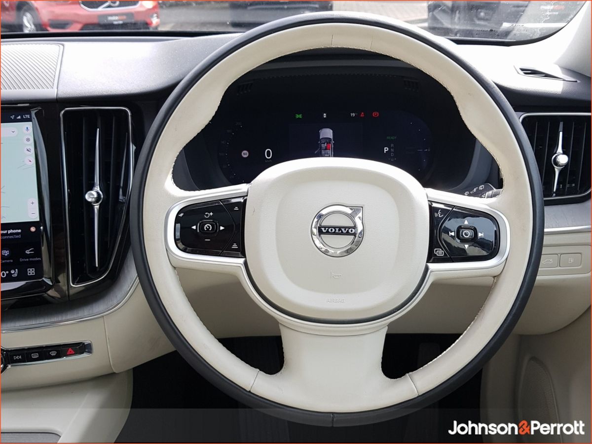 Volvo XC60 T6 350bhp AWD PHEV Plus Dark - Four Year Volvo Selekt Warranty