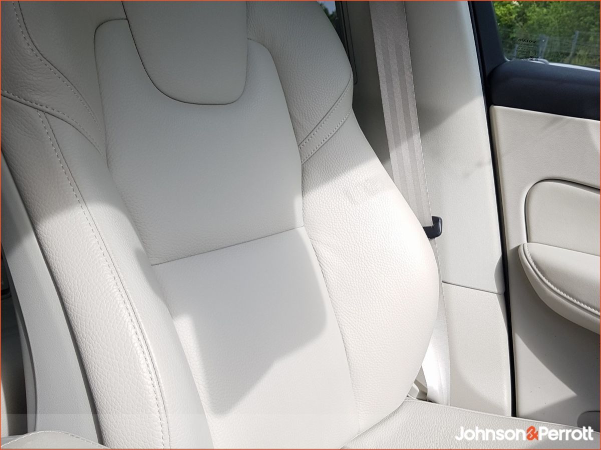 Volvo XC60 T6 350bhp AWD PHEV Plus Dark - Four Year Volvo Selekt Warranty