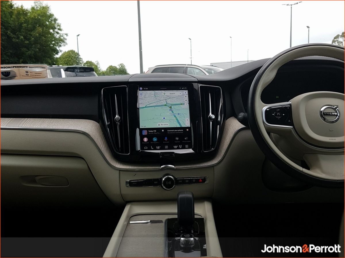 Volvo XC60 T6 350hp AWD PHEV Plus Bright (Two Year Volvo Selekt Warranty / Two Year Service Plan)