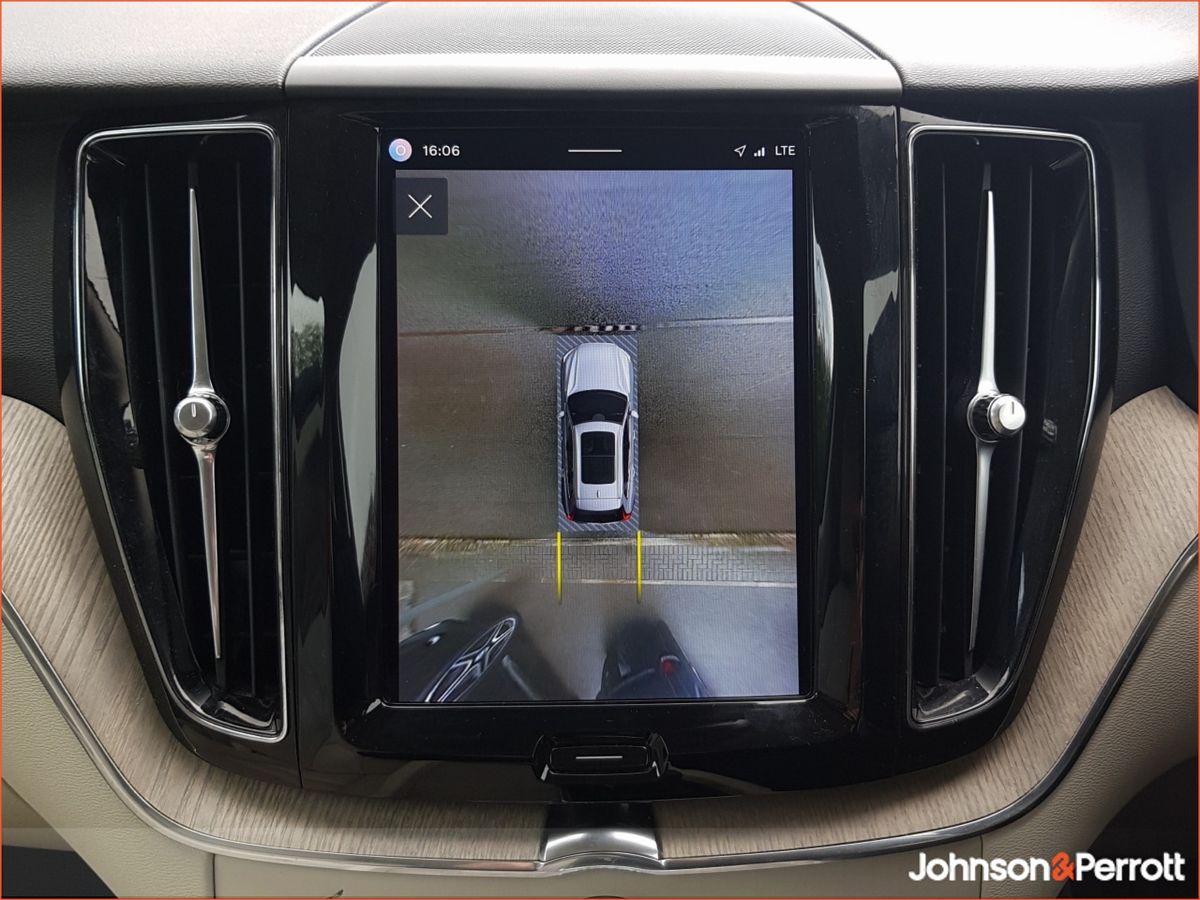Volvo XC60 T6 350hp AWD PHEV Plus Bright (Two Year Volvo Selekt Warranty / Two Year Service Plan)