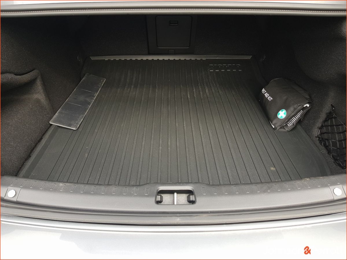 Volvo S90 D4 190hp R-Design Auto