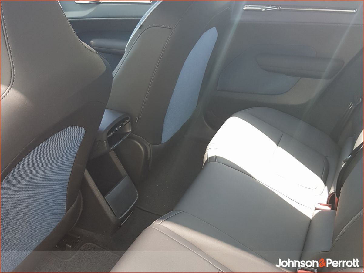 Volvo EX30 272bhp 69 kWh Extended Range Plus (Volvo Selekt Warranty until January 2030)