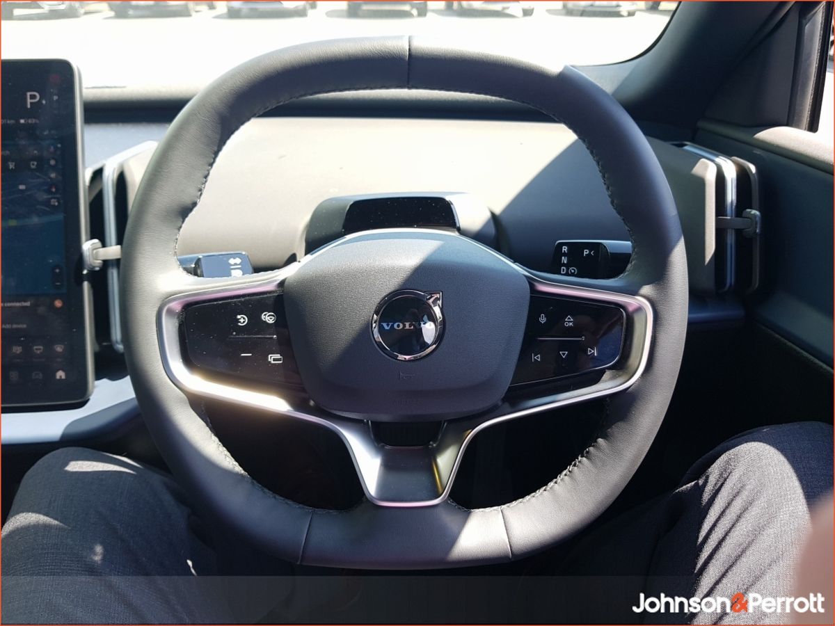 Volvo EX30 272bhp 69 kWh Extended Range Plus (Volvo Selekt Warranty until January 2030)