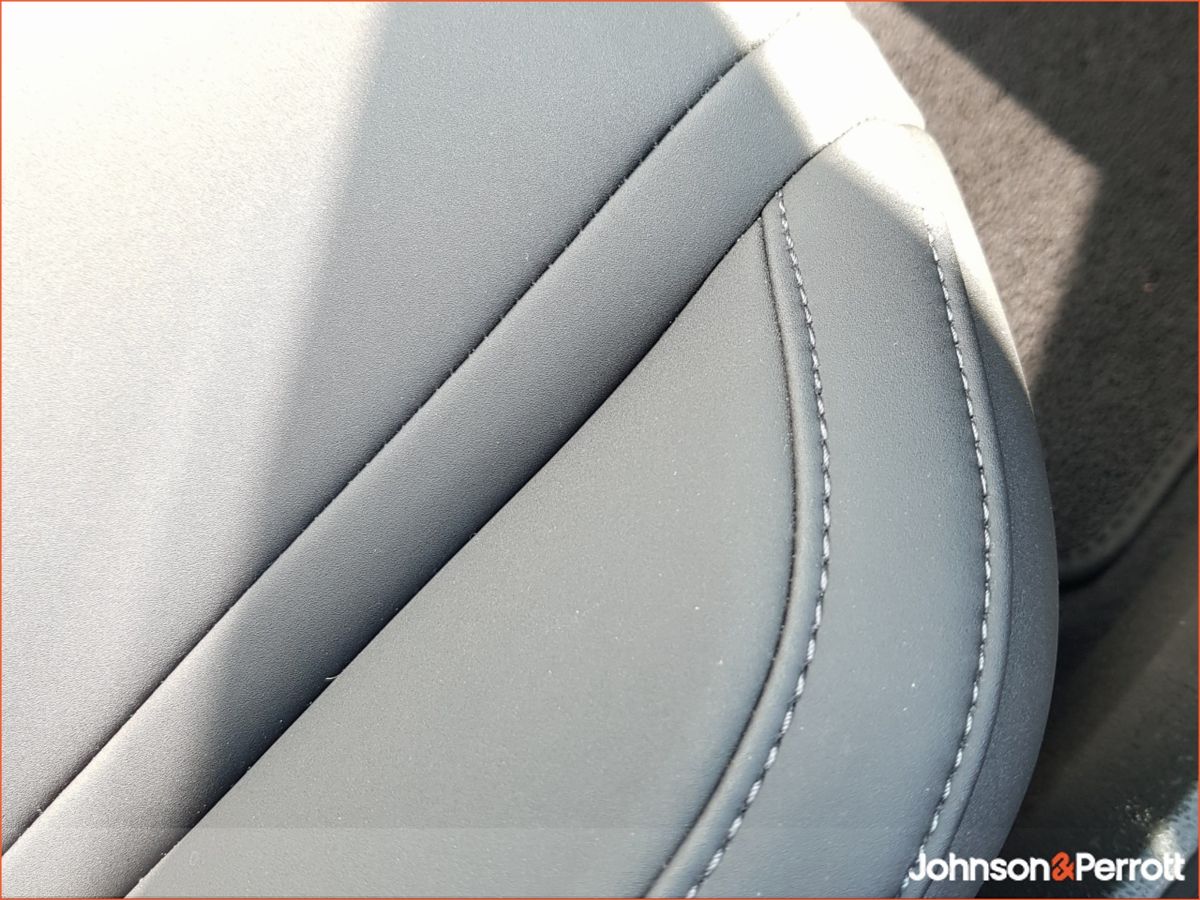 Volvo EX30 272bhp 69 kWh Extended Range Plus (Volvo Selekt Warranty until January 2030)