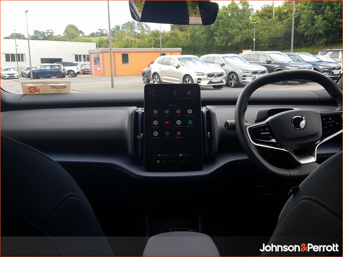 Volvo EX30 272bhp 69 kWh Extended Range Plus (Volvo Selekt Warranty until January 2030)
