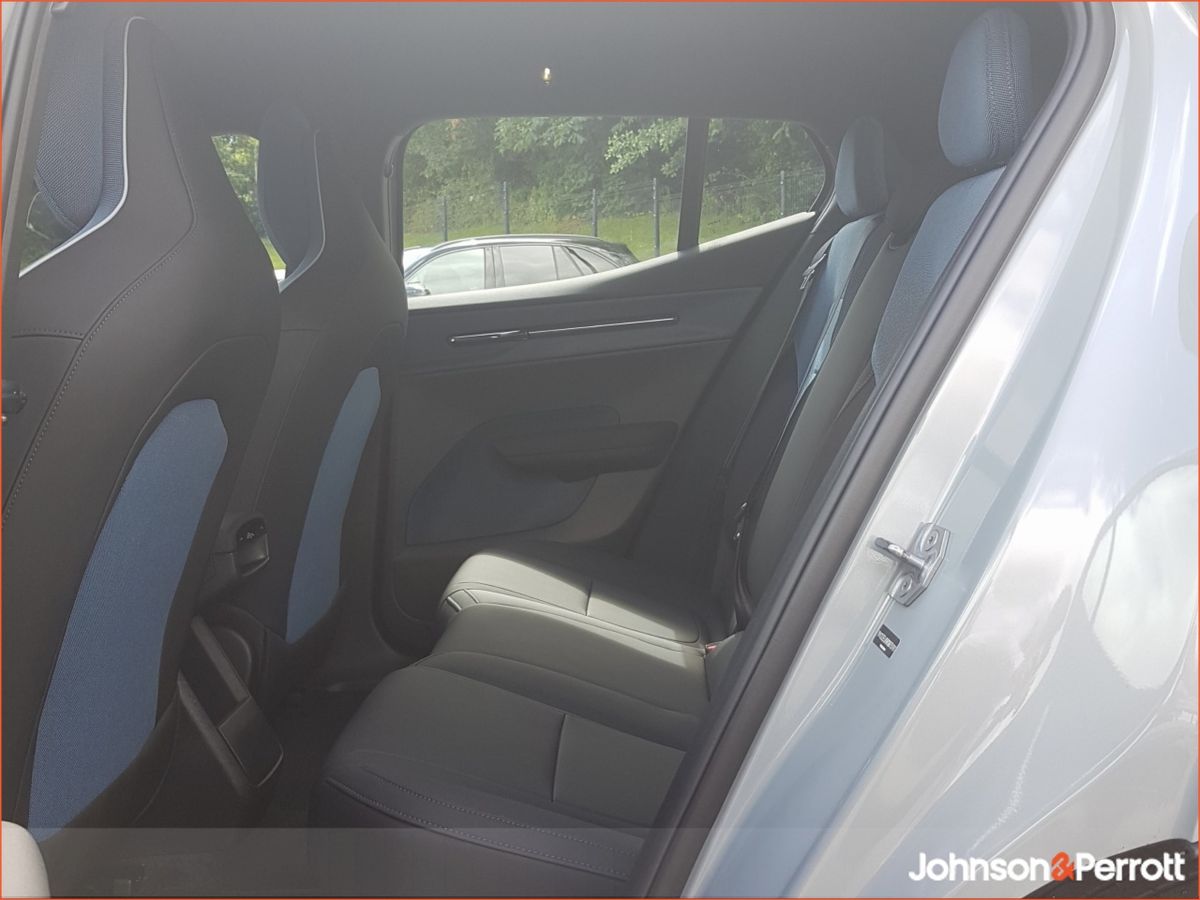 Volvo EX30 272bhp 69 kWh Extended Range Plus (Volvo Selekt Warranty until January 2030)