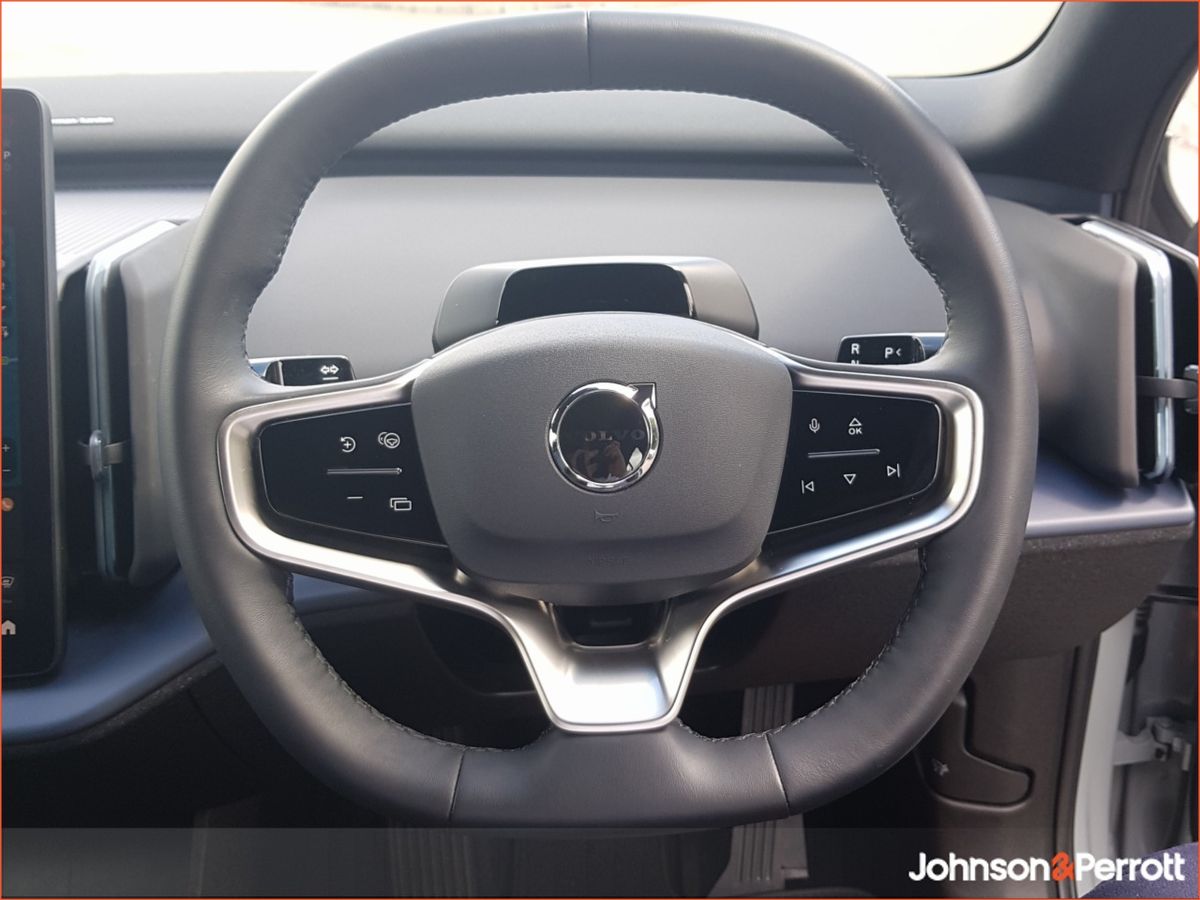 Volvo EX30 272bhp 69 kWh Extended Range Plus (Volvo Selekt Warranty until January 2030)