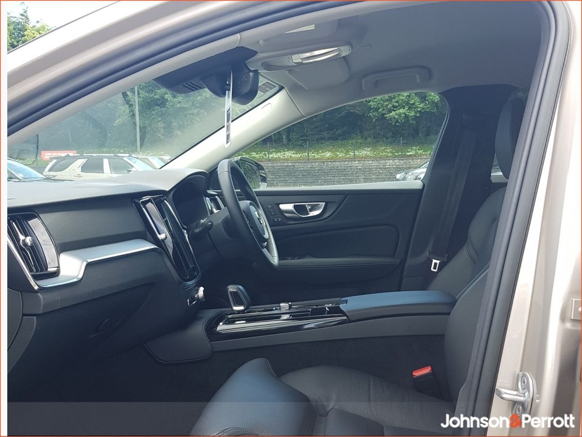 Volvo V60 T6 350bhp Plus Dark AWD (Two Year Selekt Warranty  + Two Year Service Plan)