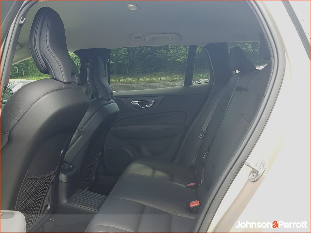 Volvo V60 T6 350bhp Plus Dark AWD (Two Year Selekt Warranty  + Two Year Service Plan)
