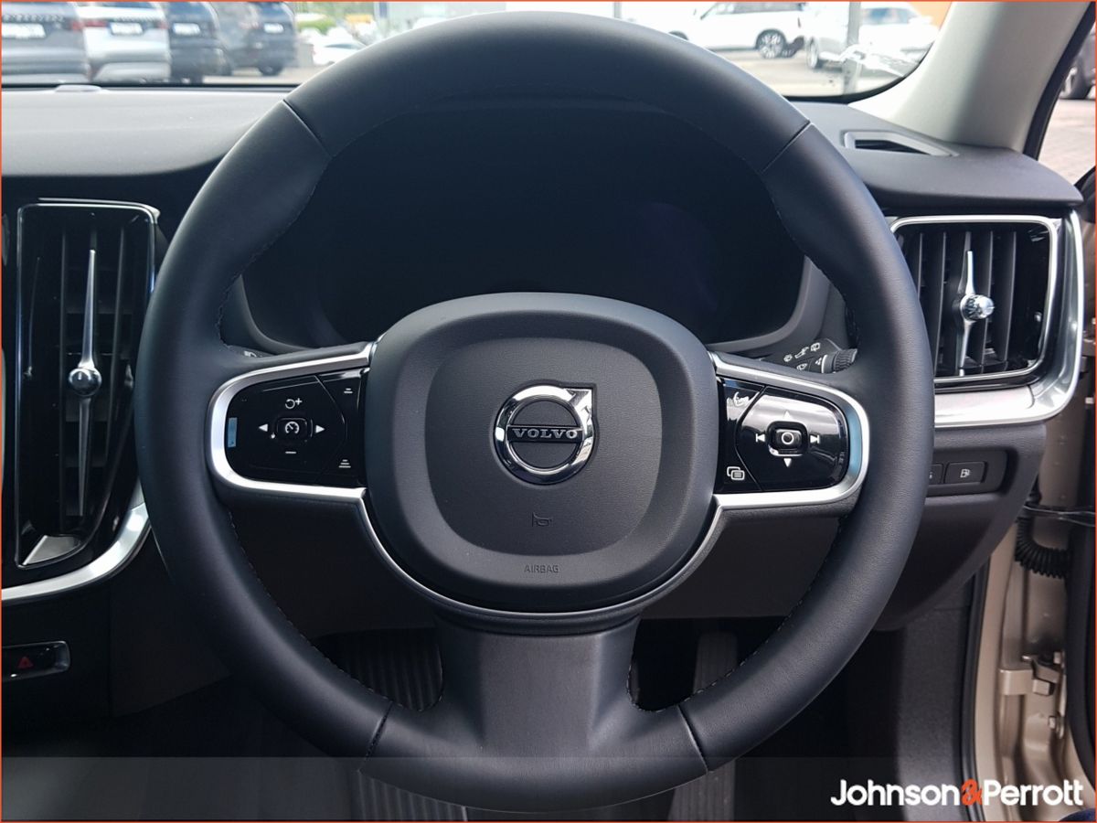 Volvo V60 T6 350bhp Plus Dark AWD (Two Year Selekt Warranty  + Two Year Service Plan)