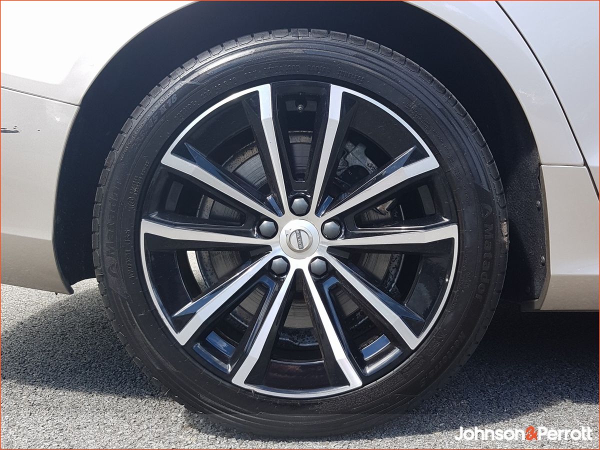 Volvo V60 T6 350bhp Plus Dark AWD (Two Year Selekt Warranty  + Two Year Service Plan)