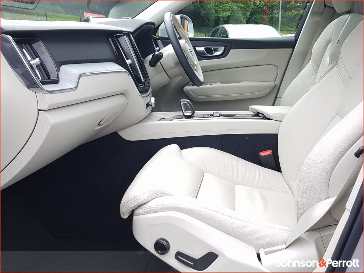 Volvo XC60 T6 350bhp AWD PHEV Plus Bright (Three Year Volvo Selekt Warranty / Two Year Service Plan)