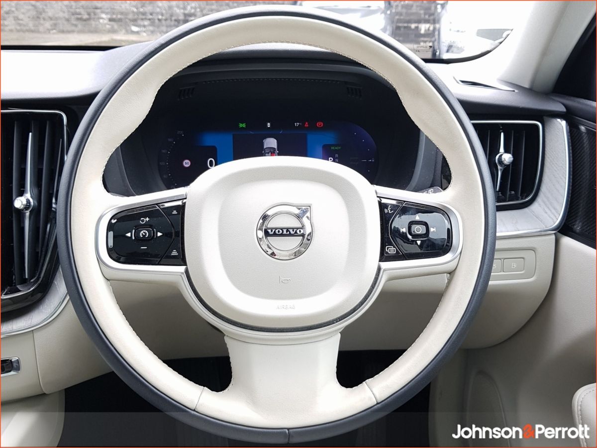 Volvo XC60 T6 350bhp AWD PHEV Plus Bright (Three Year Volvo Selekt Warranty / Two Year Service Plan)