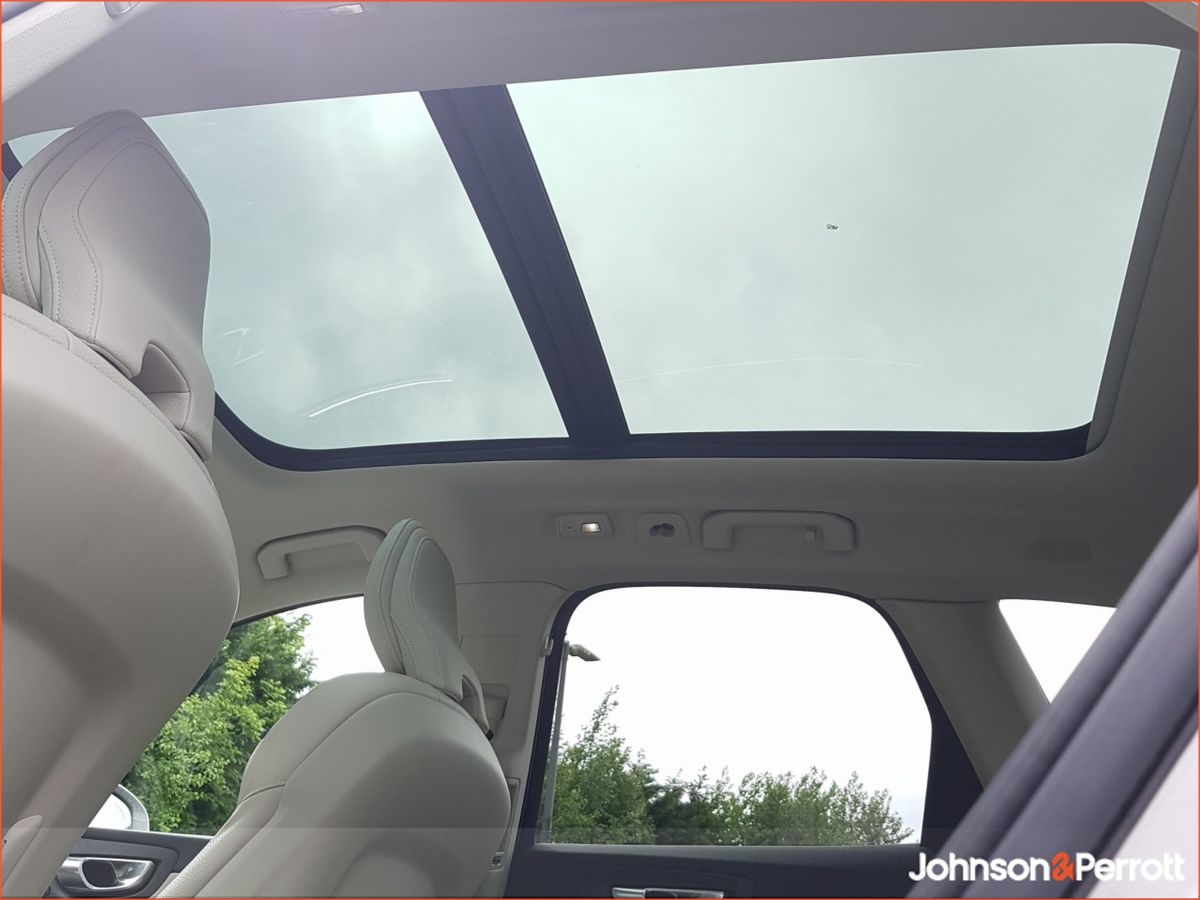 Volvo XC60 T6 350bhp AWD PHEV Plus Bright (Three Year Volvo Selekt Warranty / Two Year Service Plan)