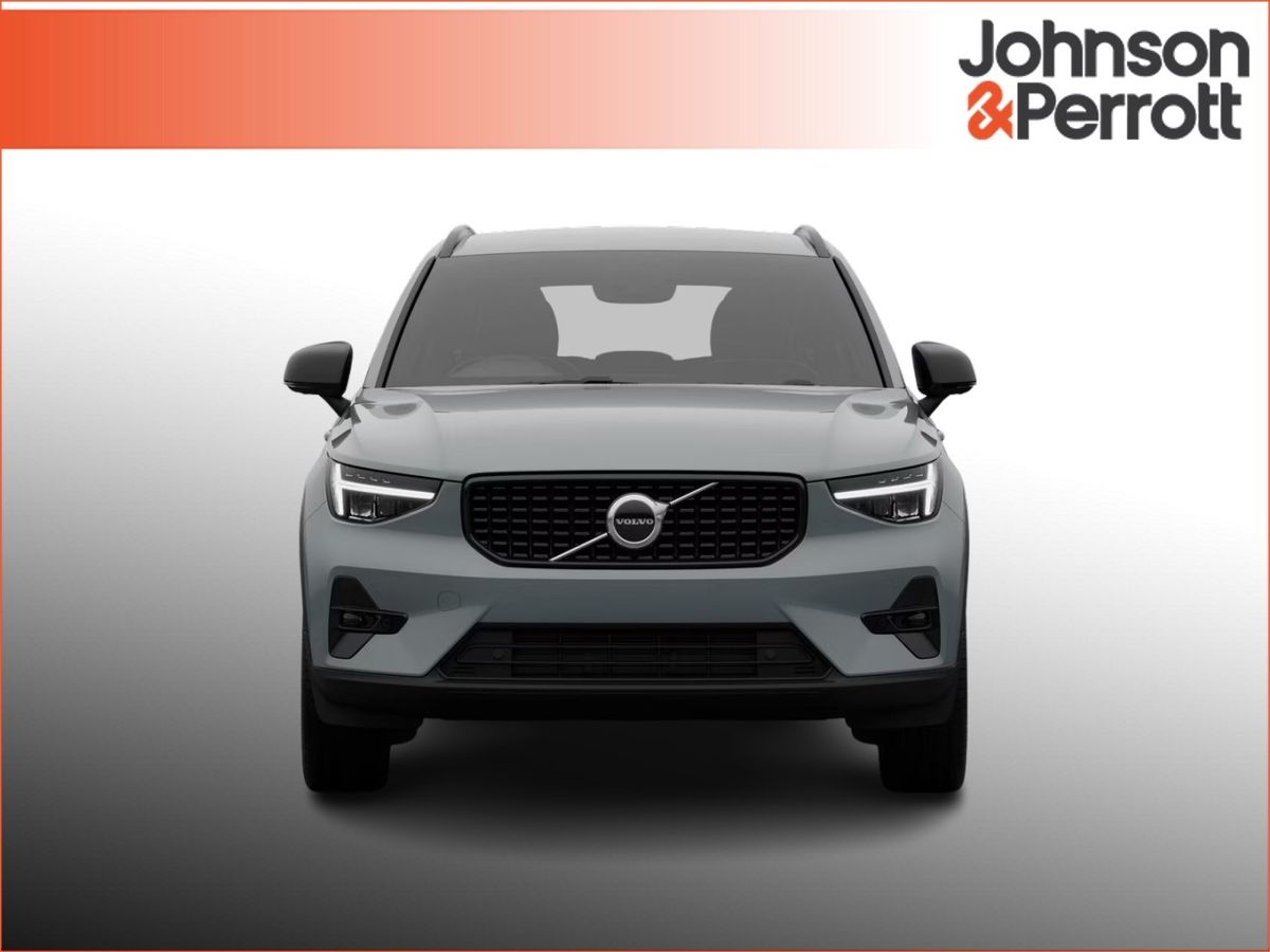 Volvo XC40 B3 163bhp MHEV Plus Dark -Brand New Immediate Delivery