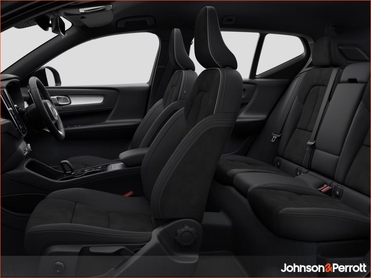 Volvo XC40 B3 163bhp MHEV Plus Dark -Brand New Immediate Delivery