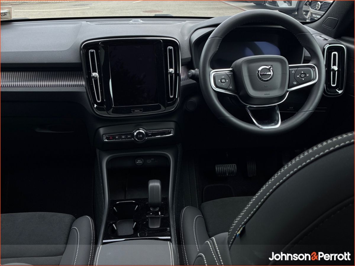 Volvo EC40 Extended Range 82kWh Ultra Black Edition - 360 Camera / Panoramic Roof / Pixel Led Headlights