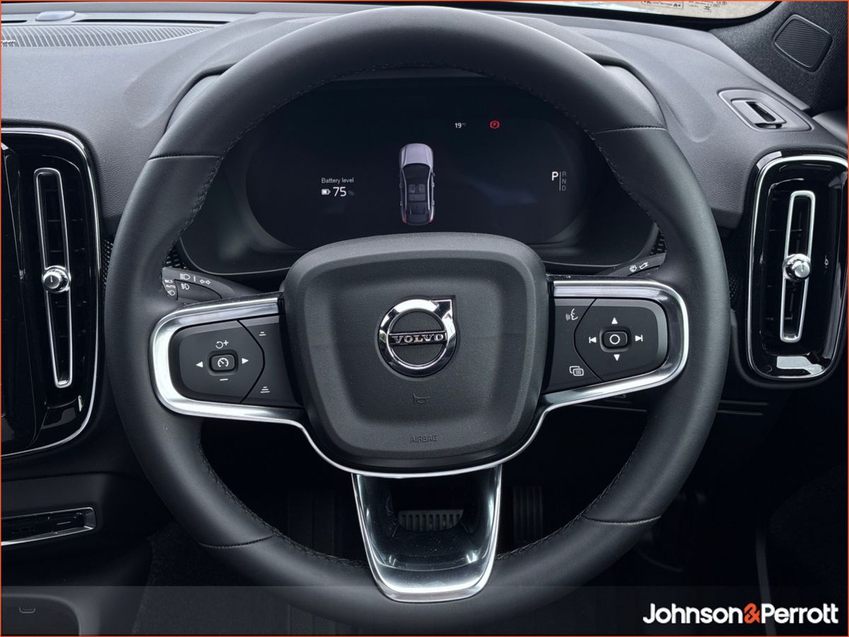 Volvo EC40 Extended Range 82kWh Ultra Black Edition - 360 Camera / Panoramic Roof / Pixel Led Headlights