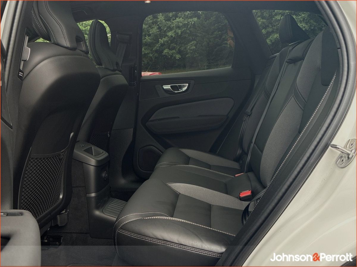 Volvo XC60 T6 350bhp AWD PHEV Plus Black Edition
