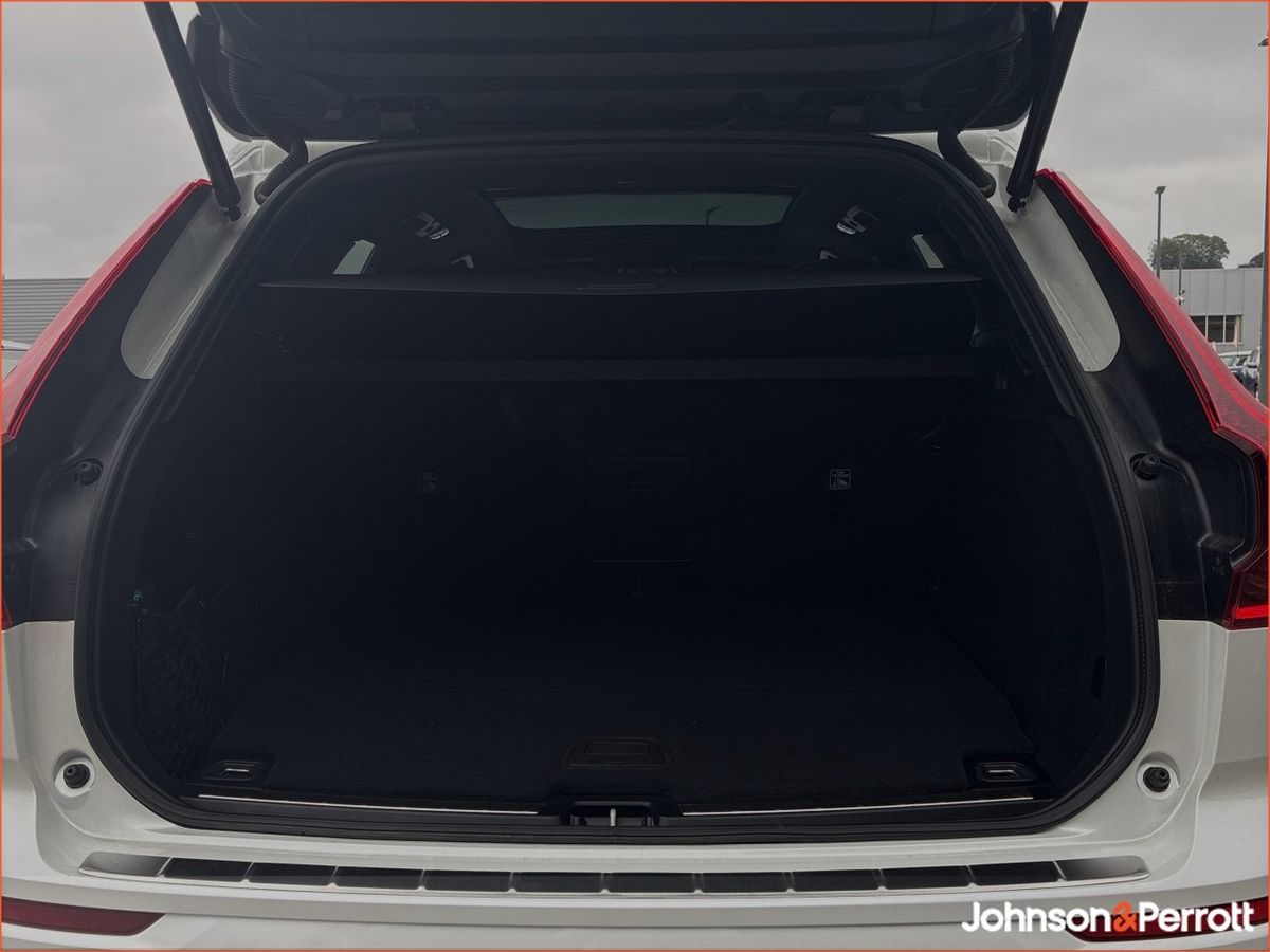 Volvo XC60 T6 350bhp AWD PHEV Plus Black Edition