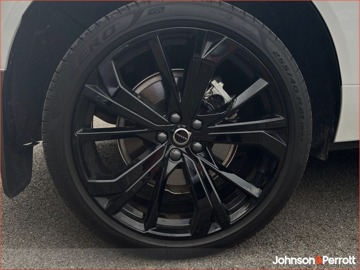 Volvo XC60 T6 350bhp AWD PHEV Plus Black Edition