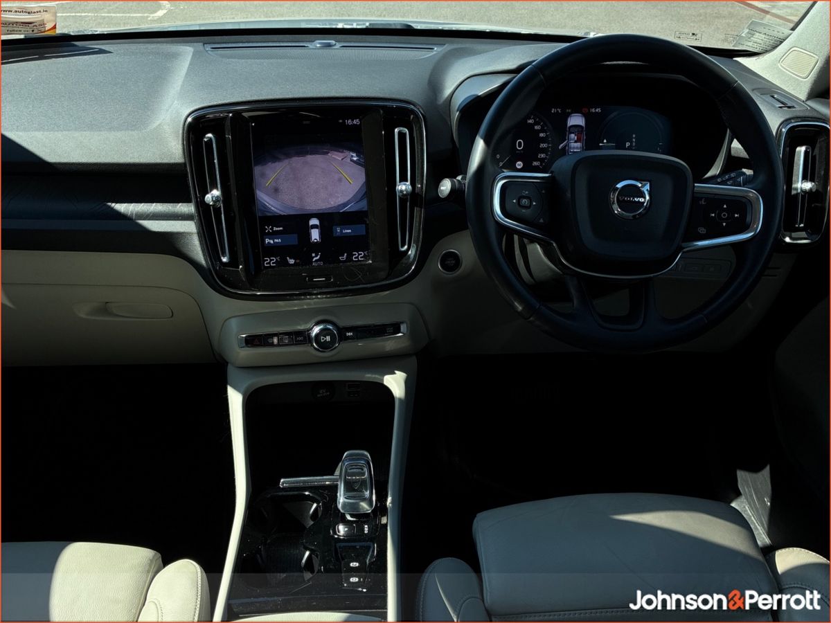 Volvo XC40 T4 Plug in Hybird Plus Bright (2 Years Volvo Selekt Warranty)