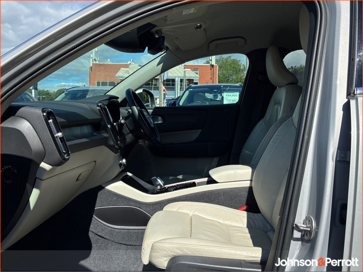 Volvo XC40 T4 Plug in Hybird Plus Bright (2 Years Volvo Selekt Warranty)