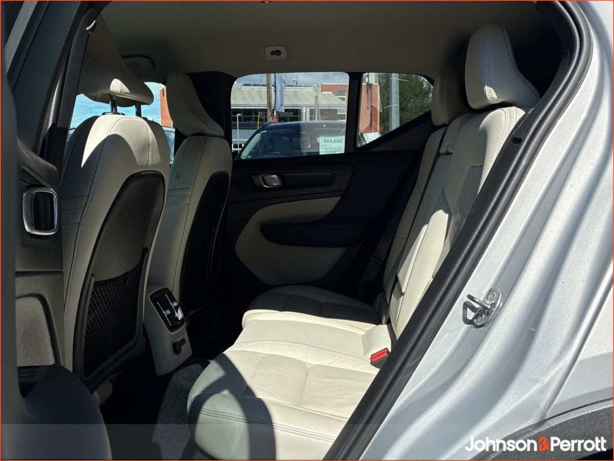 Volvo XC40 T4 Plug in Hybird Plus Bright (2 Years Volvo Selekt Warranty)