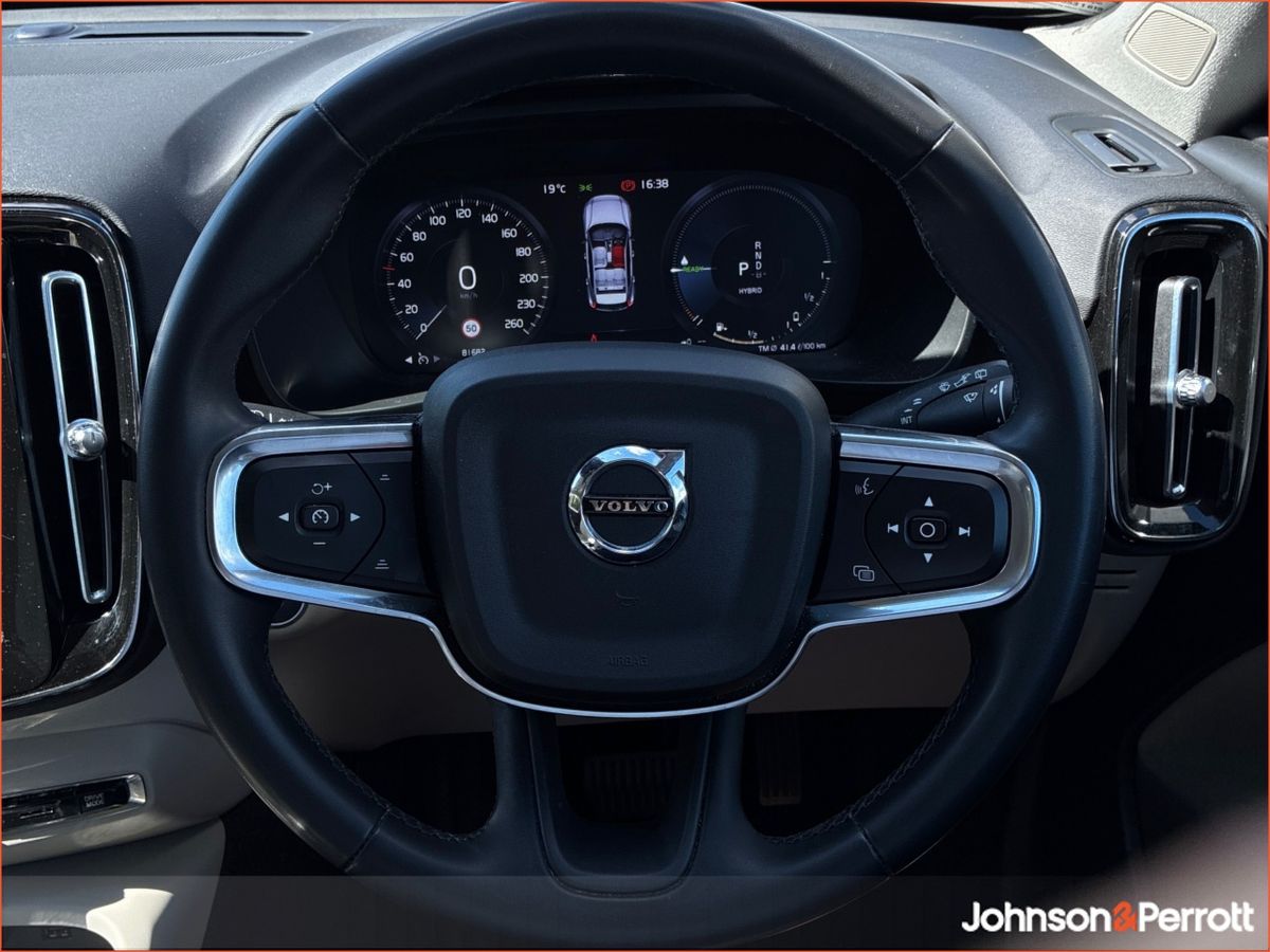 Volvo XC40 T4 Plug in Hybird Plus Bright (2 Years Volvo Selekt Warranty)