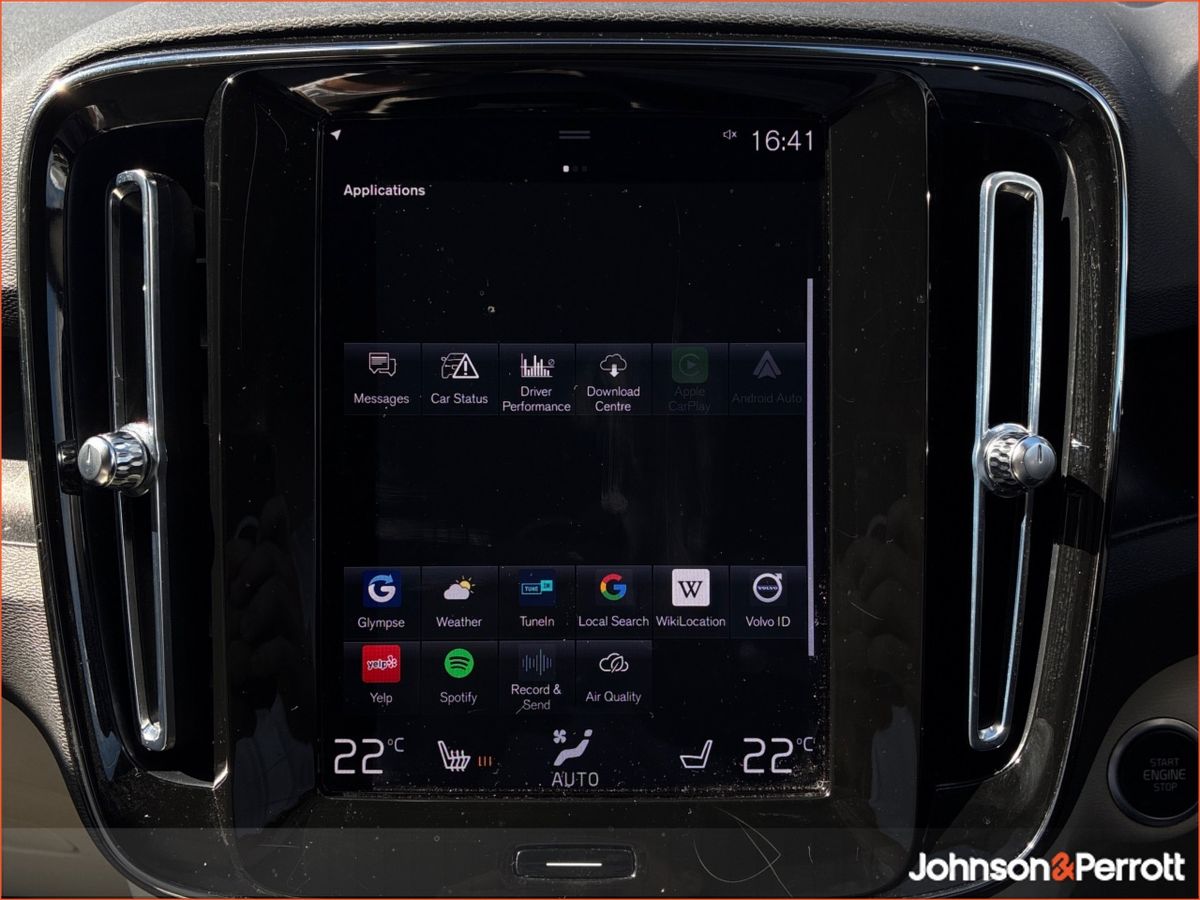 Volvo XC40 T4 Plug in Hybird Plus Bright (2 Years Volvo Selekt Warranty)